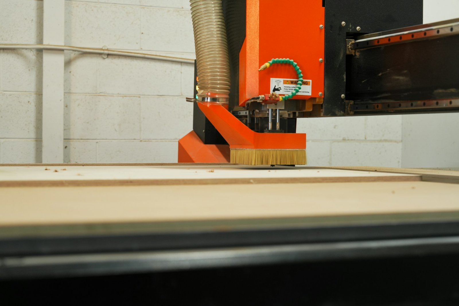 CNC router kesim operasyonu
