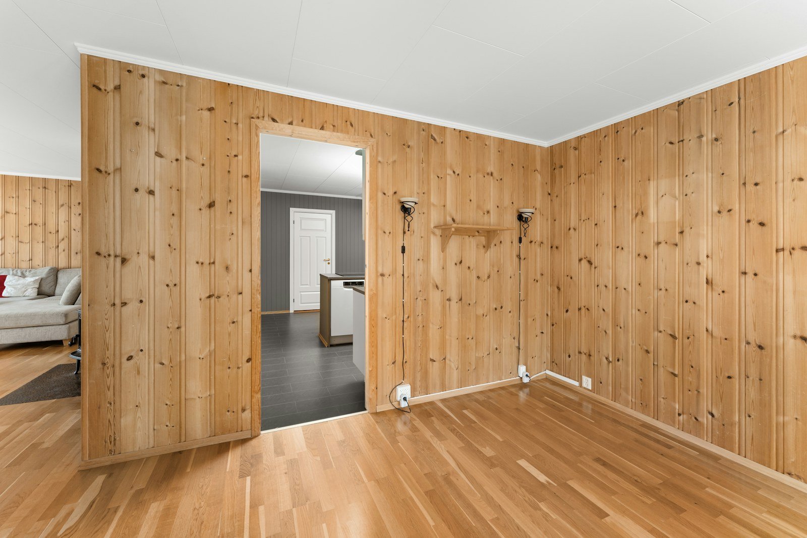 Ahşap panelli modern iç mekan